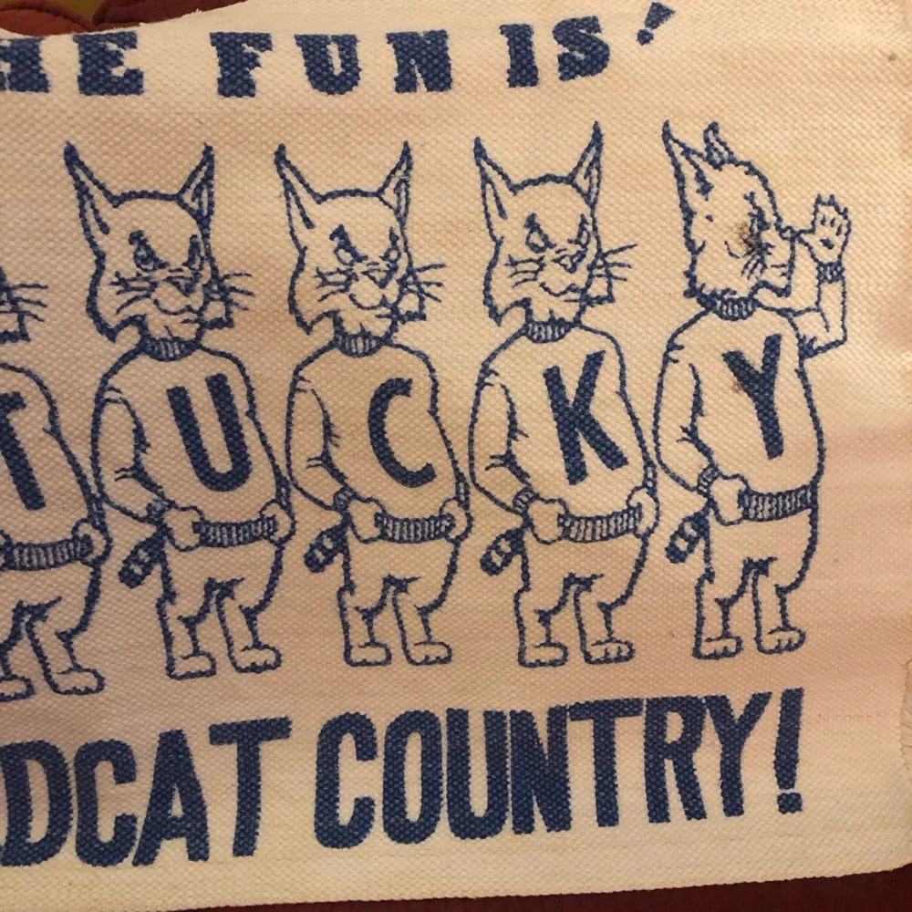 Kentucky Wildcat Printed Woven Mat/Banner Vintage Blue on Cream University Fun!